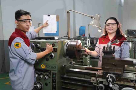 Untag Surabaya Buka Prodi Sarjana Terapan Teknologi Rekayasa Manufaktur, Siap Cetak Lulusan Siap Kerja Foto BeritaJatim.com