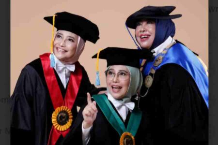Ikuti Jejak Kartini: Kisah Tiga Profesor Perempuan dan Peran Penting Sang Ayah Foto BeritaJatim.com