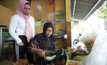 Wali Kota Mojokerto Sambangi UMKM Lokal, Dorong Kemandirian Ekonomi Berbasis Potensi Daerah Foto BeritaJatim.com
