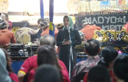 Pagelaran Wayang Kulit di Klenteng Hok Sian Kiong, Simbol Harmoni Budaya di Mojokerto Foto BeritaJatim.com