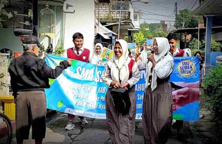 Ini Cara Pelajar SMA Semen Gresik Peringati Hari Bumi Foto BeritaJatim.com