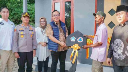 Warga Pulau Bawean Gresik Terima Bantuan Ratusan Unit Rumah Tahan Gempa Foto BeritaJatim.com