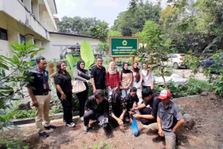 Hari Bumi 2025, Mahasiswa Ubhara Surabaya dan FK3I Gaungkan Urban Farming untuk Konservasi dan Wirausaha Hijau Foto BeritaJatim.com