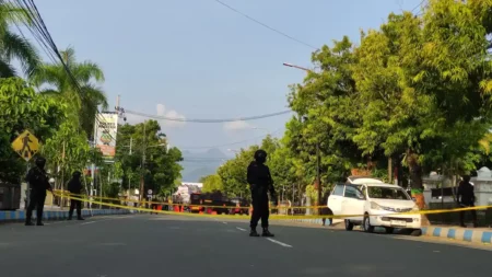 Polres Pacitan Mencekam, Tiga Orang Diduga Teroris Ancam Polisi Foto BeritaJatim.com