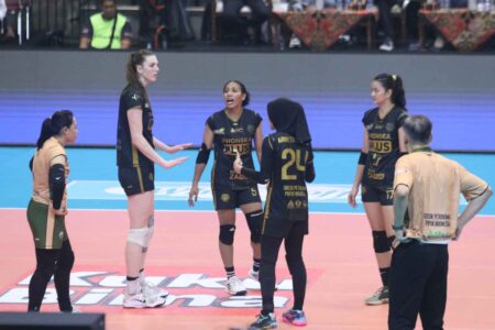 Gresik Petrokimia Kembali Tumbang dari Jakarta Popsivo Polwan di Final Four Proliga 2025 Foto BeritaJatim.com