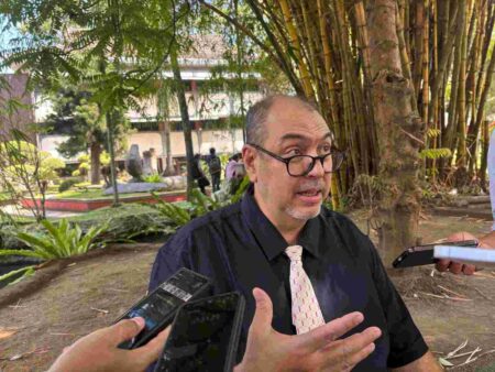 Ketua STIE Malangkuçeçwara: Dunia Pendidikan Harus Junjung Sportivitas dalam Sepak Bola Malang Foto BeritaJatim.com