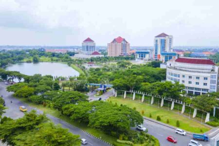 Unesa Pertahankan Posisi di Peringkat THE AUR 2025 Foto BeritaJatim.com
