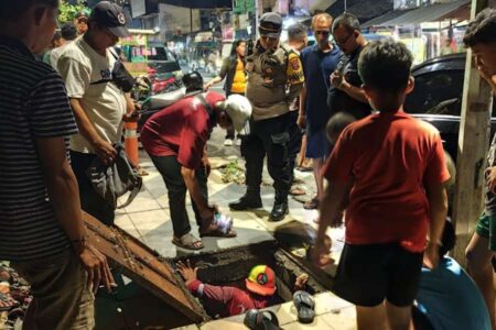 Terpergok Warga, Maling Kabel di Gorong-gorong Bubutan Surabaya Berhasil Kabur Foto BeritaJatim.com