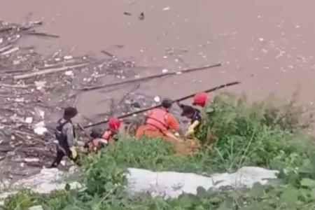 Siswa SMP di Ngawi Hanyut di Bengawan Madiun, Jasad Ditemukan 50 Km dari Lokasi Foto BeritaJatim.com