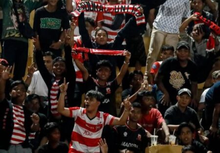 Dinilai Rusak ‘Harga Pasar’ Tiket, Ini Kata Manajemen Madura United Foto BeritaJatim.com