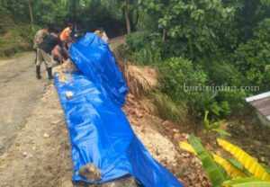 Hujan Deras Akibatkan Longsor di Kadur Pamekasan Foto BeritaJatim.com