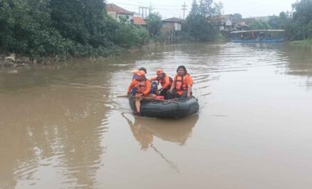 Lompat ke Sungai, Perempuan Lansia Gresik Dicari Belum Ditemukan Foto BeritaJatim.com