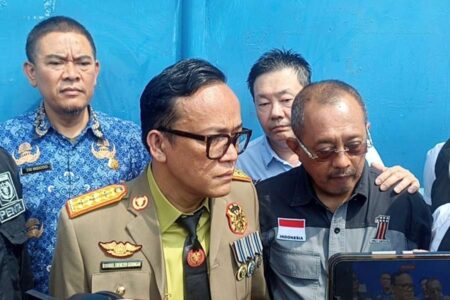 Terima Laporan Karyawan Dilarang Ibadah, Wamenaker Immanuel Sebut Sentoso Seal Biadab Foto BeritaJatim.com