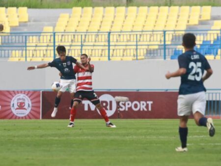 Hindari Zona Degradasi, Madura United Wajib Kalahkan Persebaya Surabaya Foto BeritaJatim.com