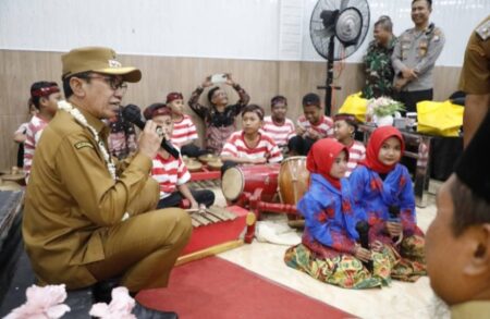KH Kholilurrahman Inginkan Pendidikan Jadi Sektor Utama di Pamekasan Foto BeritaJatim.com