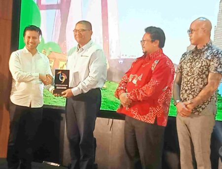 Bertransformasi Jadi Pusat Hilirisasi Nasional, Freeport Indonesia Gresik Sabet Beritajatim.Com Award Foto BeritaJatim.com
