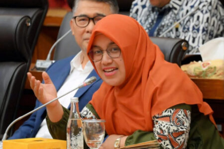 DPR RI Dorong PJUTS di Mojokerto Manfaatkan Tenaga Surya Atasi Krisis Penerangan Foto BeritaJatim.com