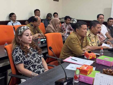 Polemik Penahanan Ijazah, Disnaker Surabaya: Perusahaan Tak Kooperatif dan Akui Lupa Foto BeritaJatim.com