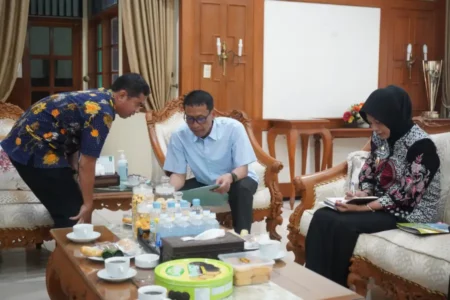 Bupati Bojonegoro Pastikan Harga Gabah Sesuai HPP, Kawal Penyerapan Saat Panen Raya Foto BeritaJatim.com