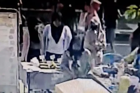 Aksi Pencurian Terekam CCTV Saat CFD di Alun-alun Bojonegoro, Pelaku Diduga Sudah Lihai Foto BeritaJatim.com