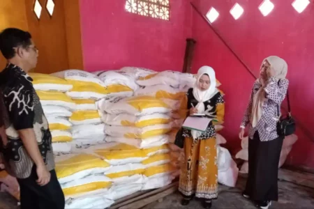 Masuk Musim Tanam Pertama 2025, Stok Pupuk Subsidi di Bojonegoro Aman Foto BeritaJatim.com