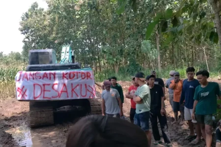 Dinilai Banyak Ancaman Kesehatan, Warga Demo Tutup Tambang Ilegal di Bojonegoro Foto BeritaJatim.com