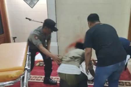 Usai Bacok 3 Orang Saat Salat Subuh, Warga Kedungadem Bojonegoro Menyerahkan Diri ke Polisi Foto BeritaJatim.com