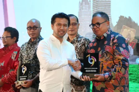 PT. Makmur Berkah Amanda Tbk Raih Beritajatim Award 2025 sebagai Penguat Industri KEK Halal di Sidoarjo Foto BeritaJatim.com