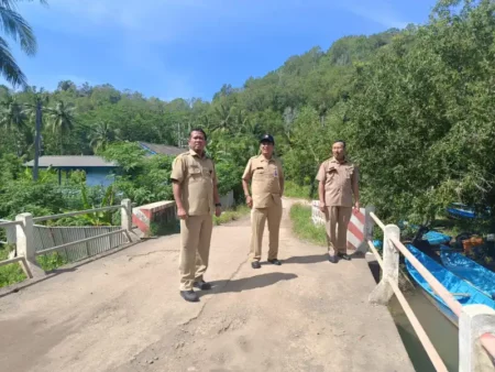 Akses Jalan Wisata Srau – Watukarung Pacitan Kembali Dikerjakan, Ditarget Rampung Juli 2025 Foto BeritaJatim.com