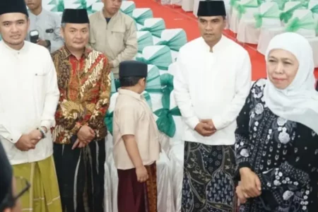 Jelang Haul 1 Abad, Khofifah Ziarah ke Makam Syaikhona Kholil Bangkalan Foto BeritaJatim.com