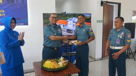 Resmi Nahkodai Lanal Pacitan, Mayor Laut (P) Aris Alfatah Ungkap Prioritas Program Pangan Foto BeritaJatim.com