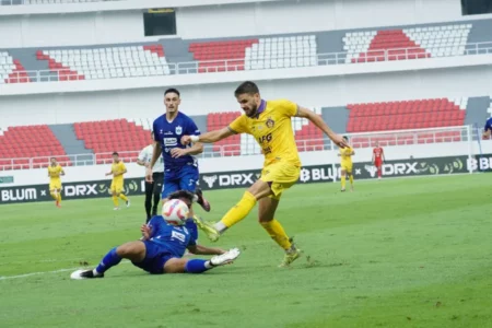 Jelang Persik vs Persija: Ramiro Fergonzi dan Ezra Wallian Come Back, Akankah Macan Putih Bangkit? Foto BeritaJatim.com