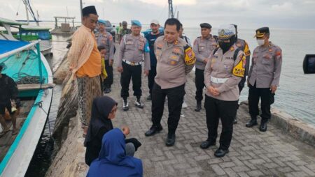 Antisipasi Puncak Arus Balik, Kapolres Sumenep Cek Pelabuhan Cangkarman Foto BeritaJatim.com