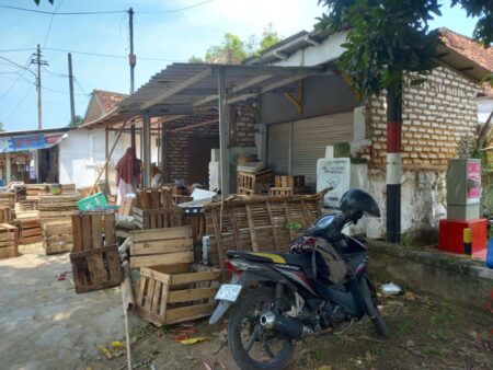 Masuk Zona Merah, Pemkab Sumenep ‘Gusur’ PKL Pabian Foto BeritaJatim.com