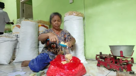 Kolong Klitik dari Cangkring: Camilan Tradisional Pacitan Tembus Pasar Modern Foto BeritaJatim.com