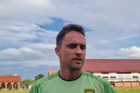 Masa Depan Paul Munster di Persebaya Masih Tanda Tanya, Bhayangkara FC Mulai Mendekat Foto BeritaJatim.com