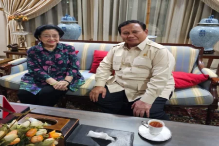 Gerindra Sebut PDI Perjuangan Tak Gabung Koalisi, Megawati Tetap Dukung Pemerintahan Prabowo dari Luar Foto BeritaJatim.com