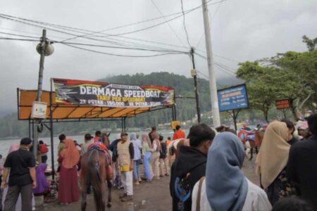 Lonjakan Wisatawan ke Sarangan, Diprediksi Capai 15.000 Pengunjung Foto BeritaJatim.com
