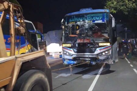 Bus Sugeng Rahayu Tabrak Pemotor di Ngawi, Satu Anak Tewas Foto BeritaJatim.com