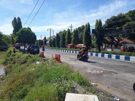 Pengerjaan Aspal dan Talud di Jalan Ir. Juanda Ponorogo Segera Dimulai Foto BeritaJatim.com