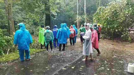 Evakuasi dan Pencarian Korban Longsor di Jalur Mojokerto – Batu Dilanjutkan Pagi Ini Foto BeritaJatim.com