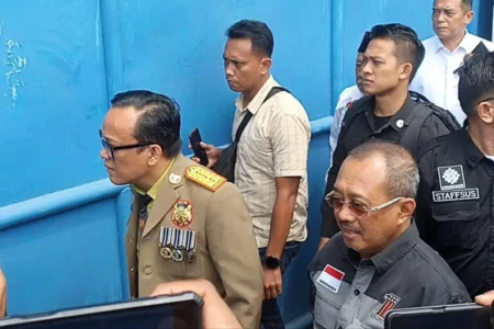 Buntut Penahanan Ijazah, Wamenaker Sidak CV Sentoso Seal Surabaya Foto BeritaJatim.com