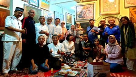 Kenang Surabaya Post, Para Jurnalis Senior Rangkai Silaturahmi Lewat Antologi Puisi Foto BeritaJatim.com