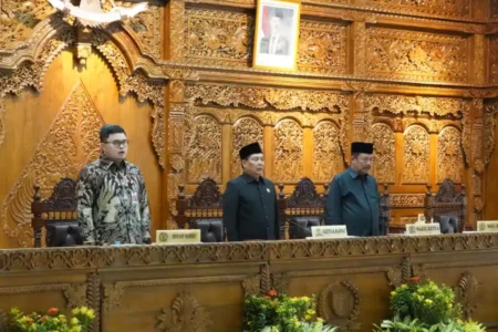 Bupati Kediri Ajukan Tiga Raperda Baru, Fokus pada Penanaman Modal, Kawasan Tanpa Rokok, dan Inovasi Daerah Foto BeritaJatim.com
