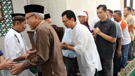 Asal Usul Halalbihalal, Tradisi Unik yang Cuma Ada di Negeri Kita Foto BeritaJatim.com