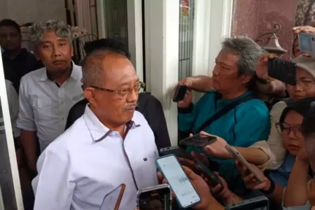 Wawali Surabaya Imbau Warga Ganti ke Pertamax, Pastikan SPBU Tanggung Jawab Kasus Motor Brebet Foto BeritaJatim.com