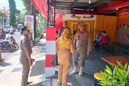 Dua ASN Lamongan Terciduk Satpol PP Nongkrong di Warung Foto BeritaJatim.com