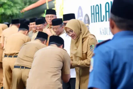 Hari Pertama Masuk Kerja Usai Lebaran, Bupati Banyuwangi Ajak ASN Terus Berinovasi Foto BeritaJatim.com