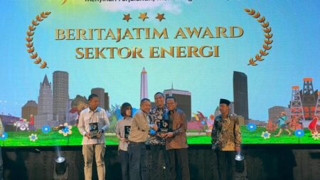 EMCL Raih Beritajatim Award 2025 Foto BeritaJatim.com