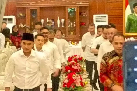 Pertemuan Eri Cahyadi dan Ketum PSI Sempat Bahas Isu Penahanan Ijazah Foto BeritaJatim.com